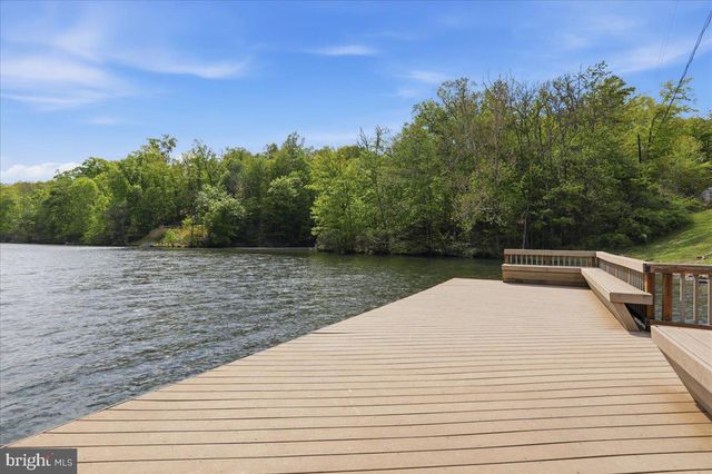 3147 MOUNTAIN LAKE RD, Hedgesville, WV 25427