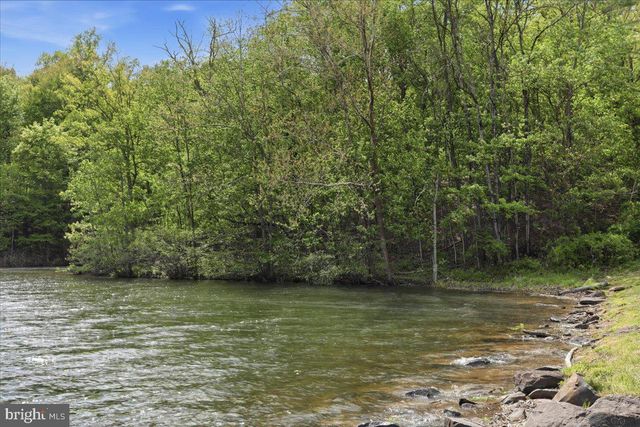 3147 MOUNTAIN LAKE RD, Hedgesville, WV 25427
