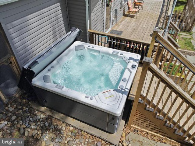 3147 MOUNTAIN LAKE RD, Hedgesville, WV 25427