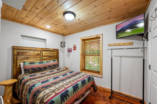 1166 Ski View Drive, Gatlinburg, TN 37738