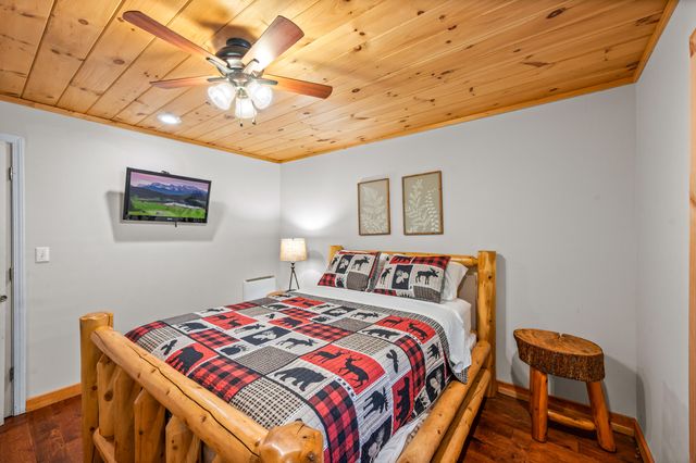 1166 Ski View Drive, Gatlinburg, TN 37738