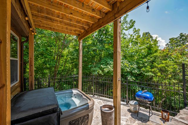 1166 Ski View Drive, Gatlinburg, TN 37738