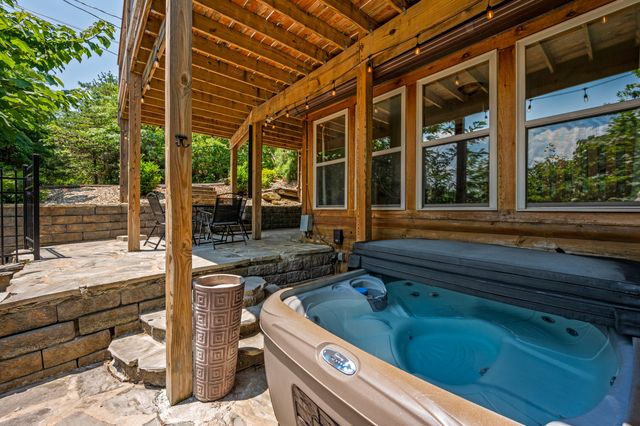 1166 Ski View Drive, Gatlinburg, TN 37738