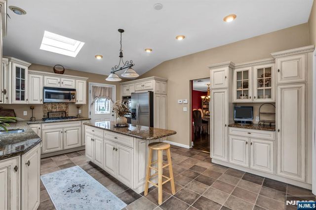 40 Highfield Lane, Nutley, NJ 07110