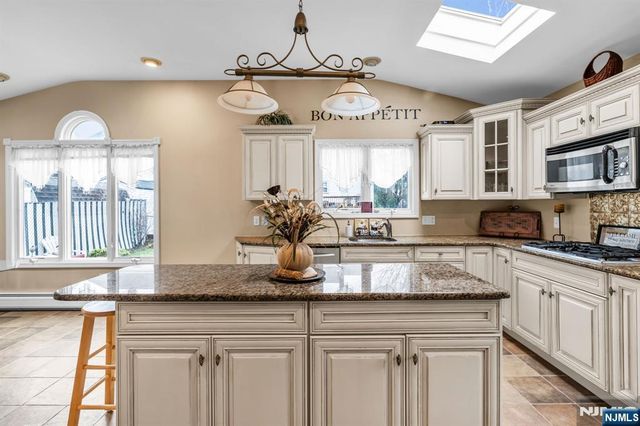 40 Highfield Lane, Nutley, NJ 07110