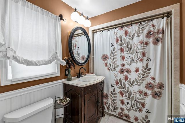 40 Highfield Lane, Nutley, NJ 07110