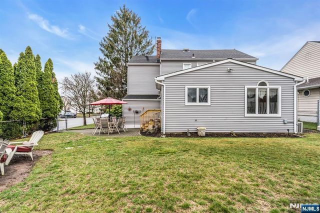 40 Highfield Lane, Nutley, NJ 07110