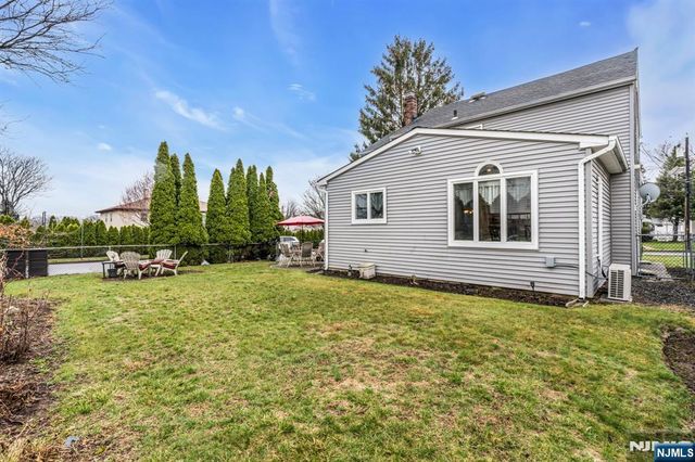 40 Highfield Lane, Nutley, NJ 07110