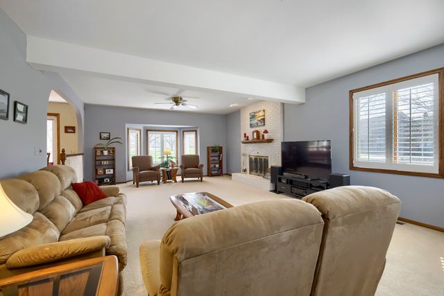 245 Old Forge Road, Elgin, IL 60123