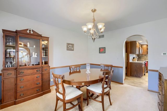 245 Old Forge Road, Elgin, IL 60123