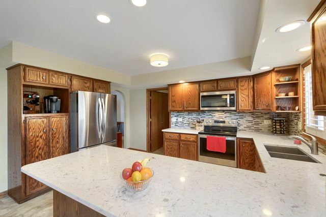 245 Old Forge Road, Elgin, IL 60123