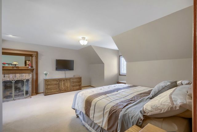 245 Old Forge Road, Elgin, IL 60123