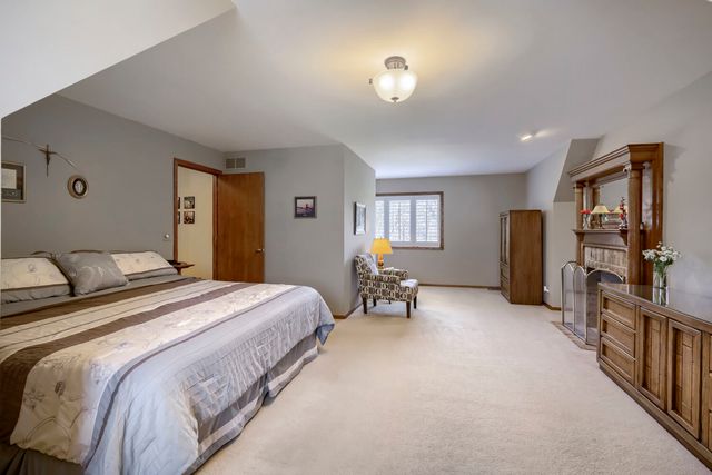 245 Old Forge Road, Elgin, IL 60123