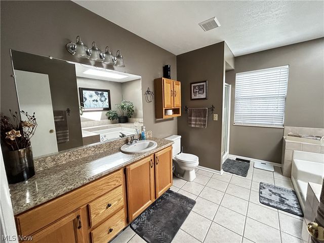 9605 E Idlewood Drive, Twinsburg, OH 44087