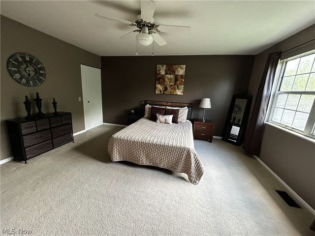 9605 E Idlewood Drive, Twinsburg, OH 44087