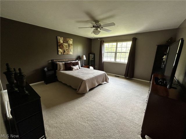 9605 E Idlewood Drive, Twinsburg, OH 44087