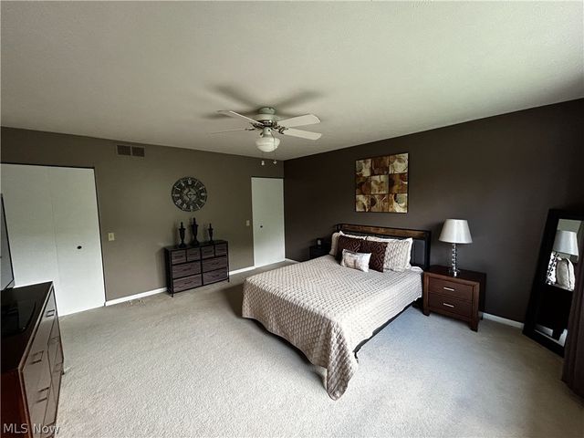 9605 E Idlewood Drive, Twinsburg, OH 44087