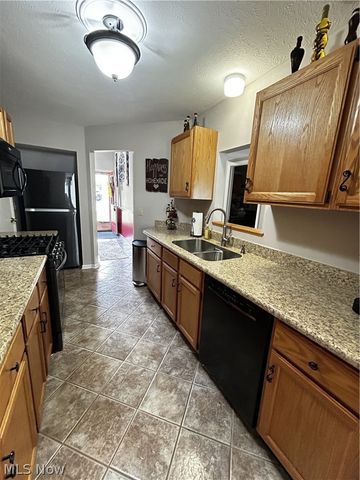 9605 E Idlewood Drive, Twinsburg, OH 44087