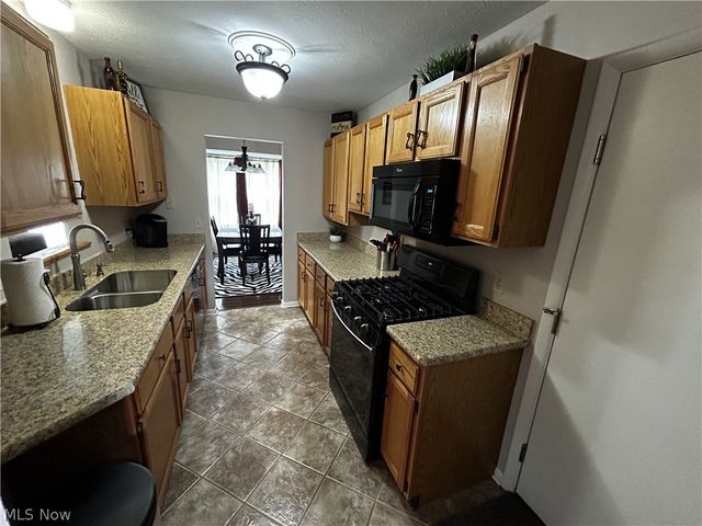 9605 E Idlewood Drive, Twinsburg, OH 44087