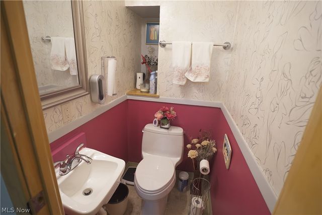 731 Edgewood Road, Richmond Heights, OH 44143