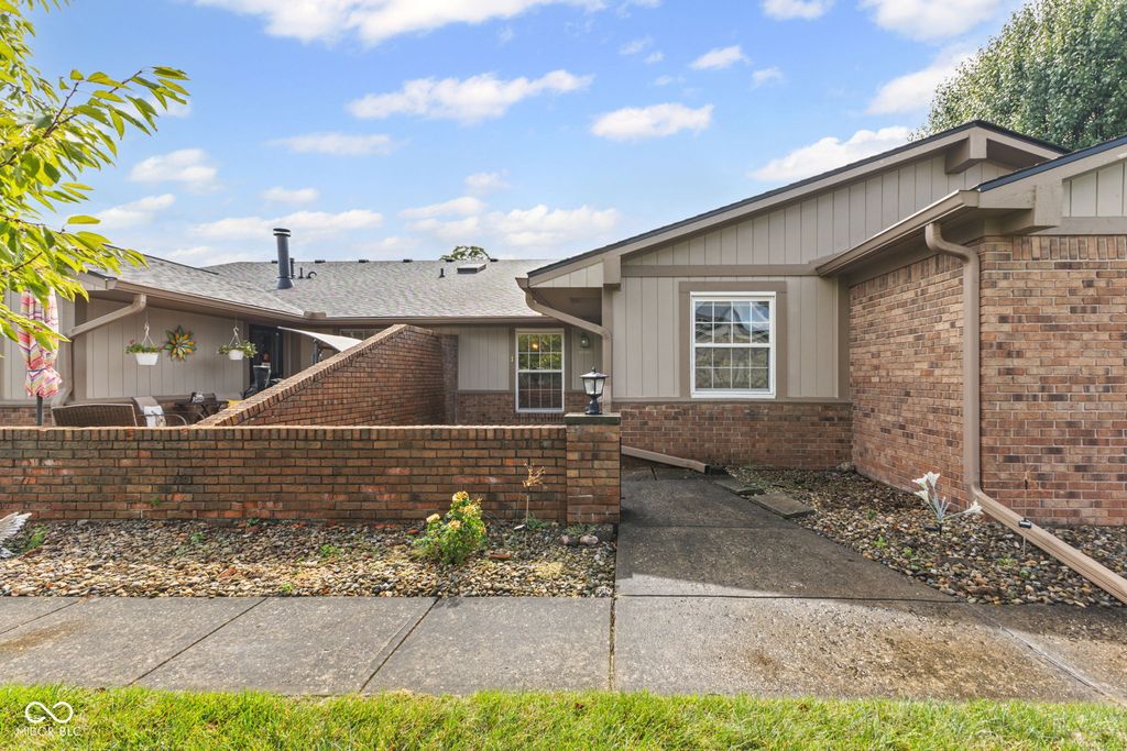 1155 Paradise Court C, Greenwood, IN 46143