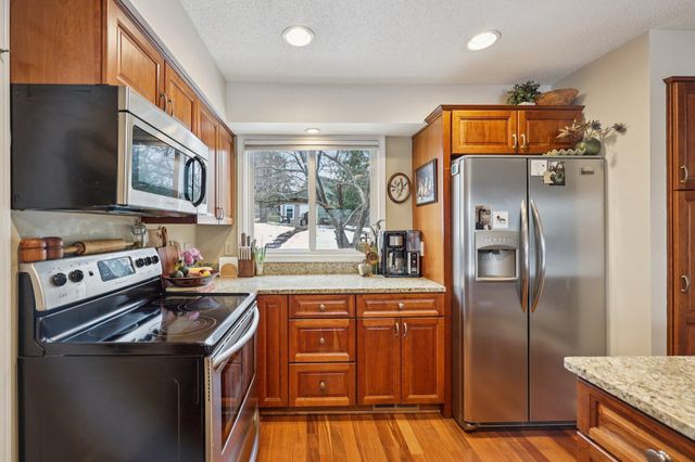 12325 49th Avenue N, Plymouth, MN 55442