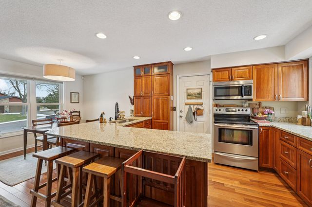 12325 49th Avenue N, Plymouth, MN 55442