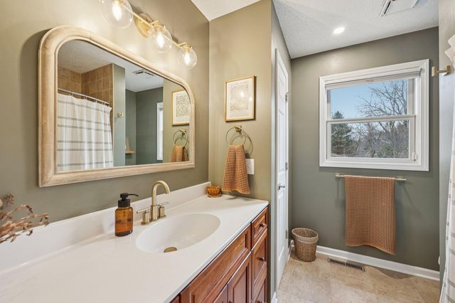 12325 49th Avenue N, Plymouth, MN 55442