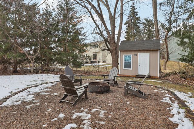 12325 49th Avenue N, Plymouth, MN 55442