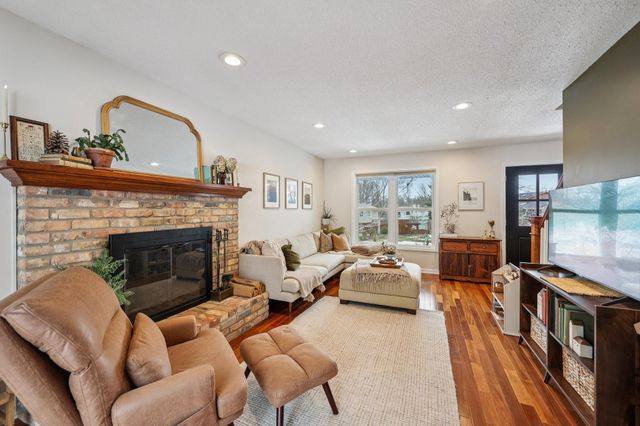 12325 49th Avenue N, Plymouth, MN 55442