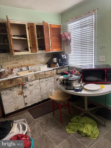 1400 FARMINGDALE AVE, Capitol Heights, MD 20743