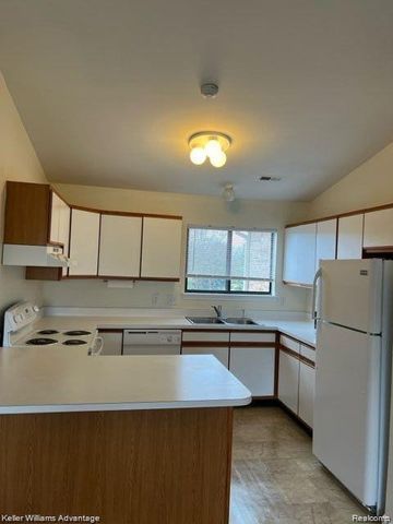 42672 LILLEY POINTE Drive, Canton Charter Township, MI 48187