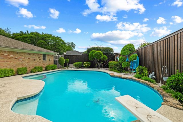 1004 Rainbow Drive, Richardson, TX 75081