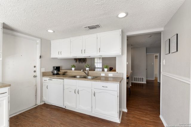 8311 Meadow Forest, San Antonio, TX 78251