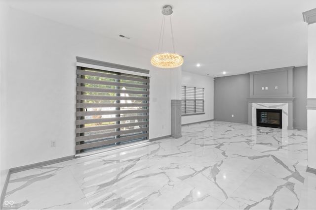 210 Lynnette Way, Cumberland, IN 46229