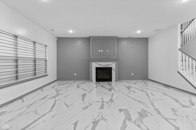 210 Lynnette Way, Cumberland, IN 46229