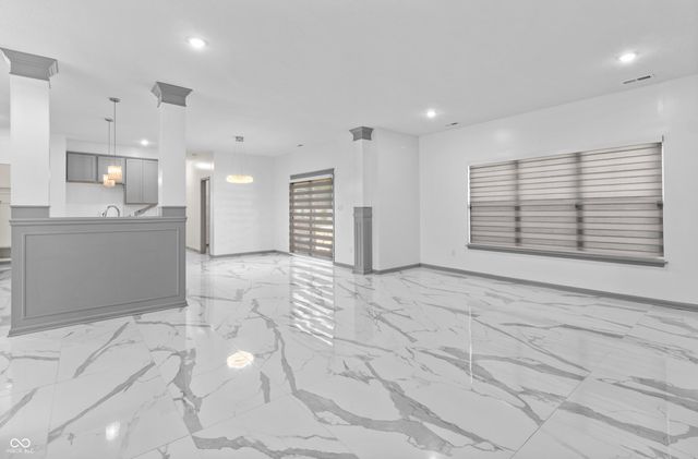 210 Lynnette Way, Cumberland, IN 46229