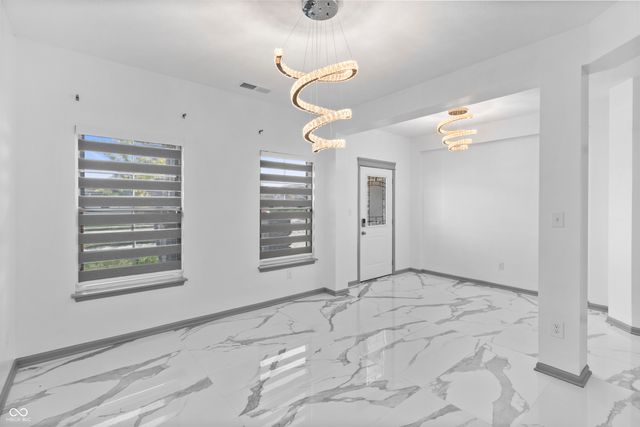 210 Lynnette Way, Cumberland, IN 46229