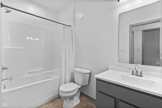 210 Lynnette Way, Cumberland, IN 46229