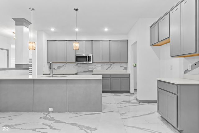 210 Lynnette Way, Cumberland, IN 46229