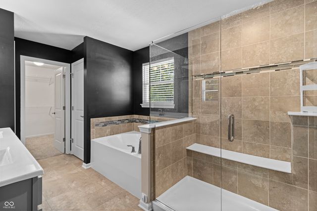 210 Lynnette Way, Cumberland, IN 46229