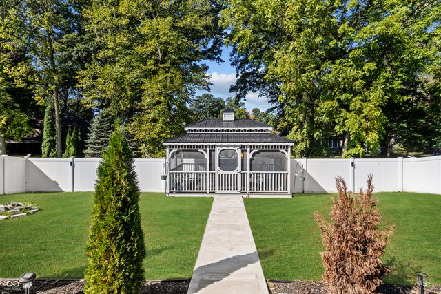 210 Lynnette Way, Cumberland, IN 46229