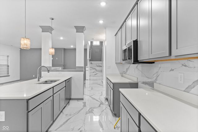 210 Lynnette Way, Cumberland, IN 46229