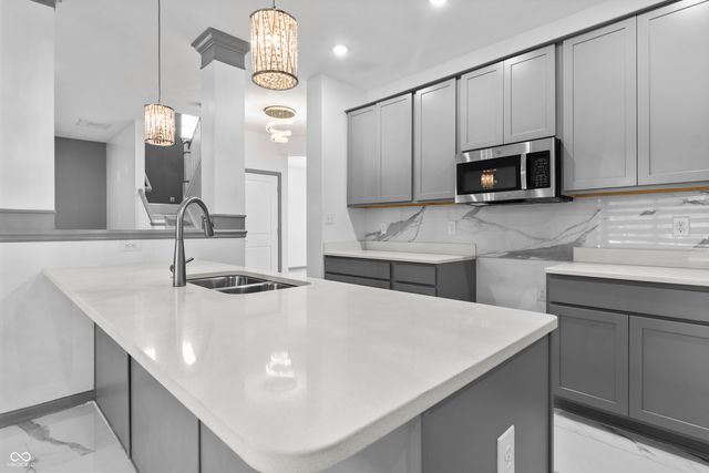 210 Lynnette Way, Cumberland, IN 46229