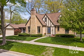 1504 Lake Grove Avenue Se, East Grand Rapids, MI 49506
