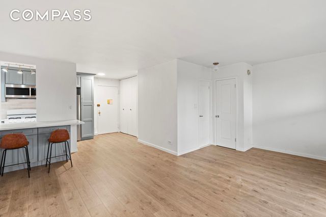 3960 54th St Apt 4K, New York City, NY 11377