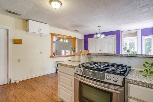 515 W Bridge Street, Weatherford, TX 76086