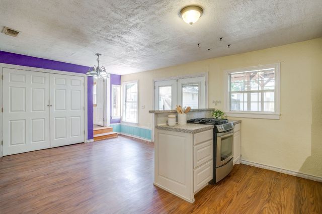 515 W Bridge Street, Weatherford, TX 76086
