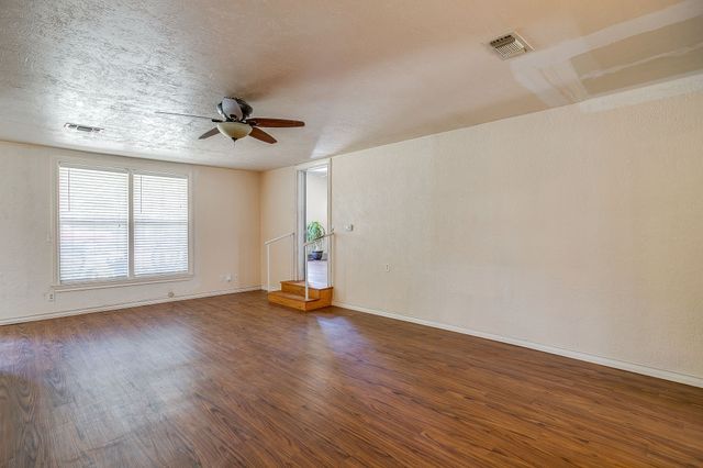 515 W Bridge Street, Weatherford, TX 76086