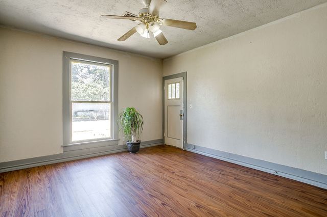 515 W Bridge Street, Weatherford, TX 76086